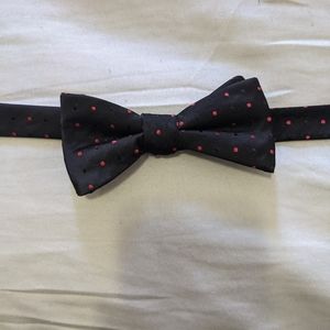 Black w red dot bowtie